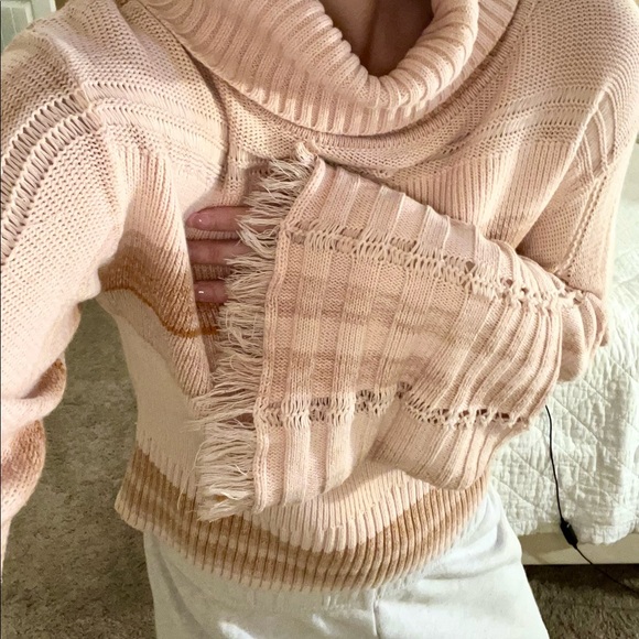 Free People Boho Turtleneck. Cropped waist length. Fringe on sleeves. Size M. - Picture 5 of 6